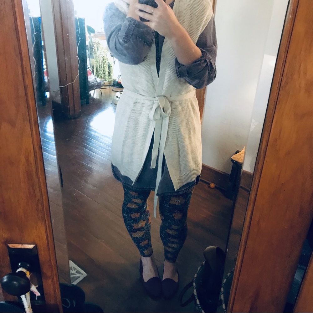 🔴4 for 25🔴 LuLaRoe OS Floral Leggings - Picture 4 of 5